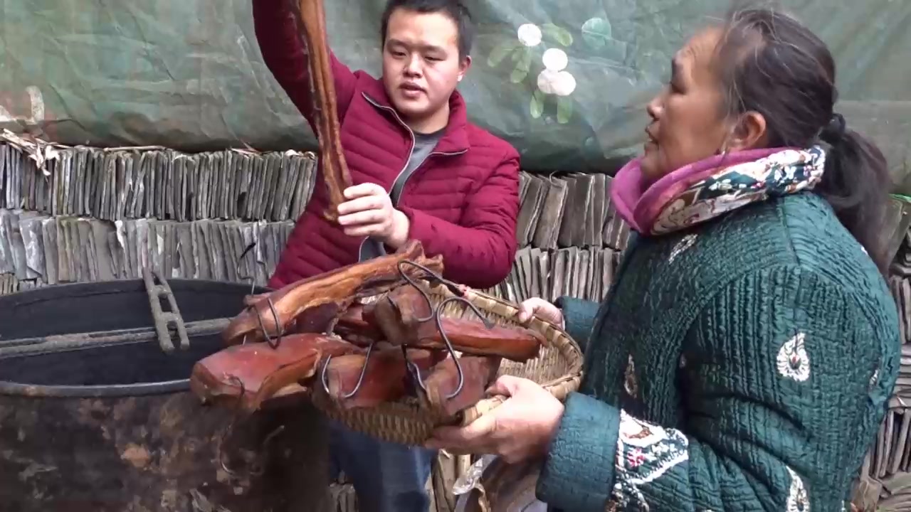 在四川,腊肉是这样做的,正是长见识了