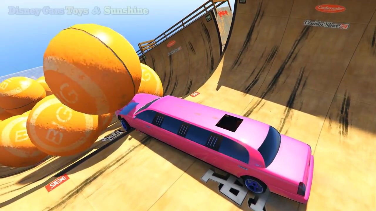 闪电麦昆 儿童用长车 进行豪华轿车碰撞试验