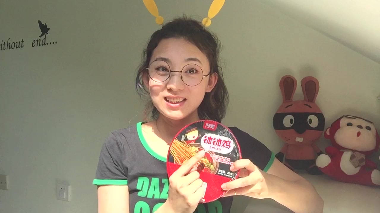 试吃可以冷水吃的钵钵鸡,香辣的汤沾着肉和菜,这个确实是很好吃