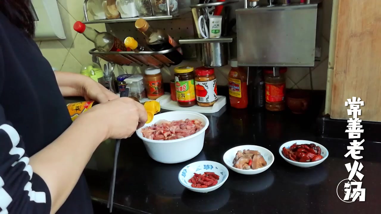 原来乳鸽还能这样蒸,加上荷叶清香入味,连五星大厨也点赞!