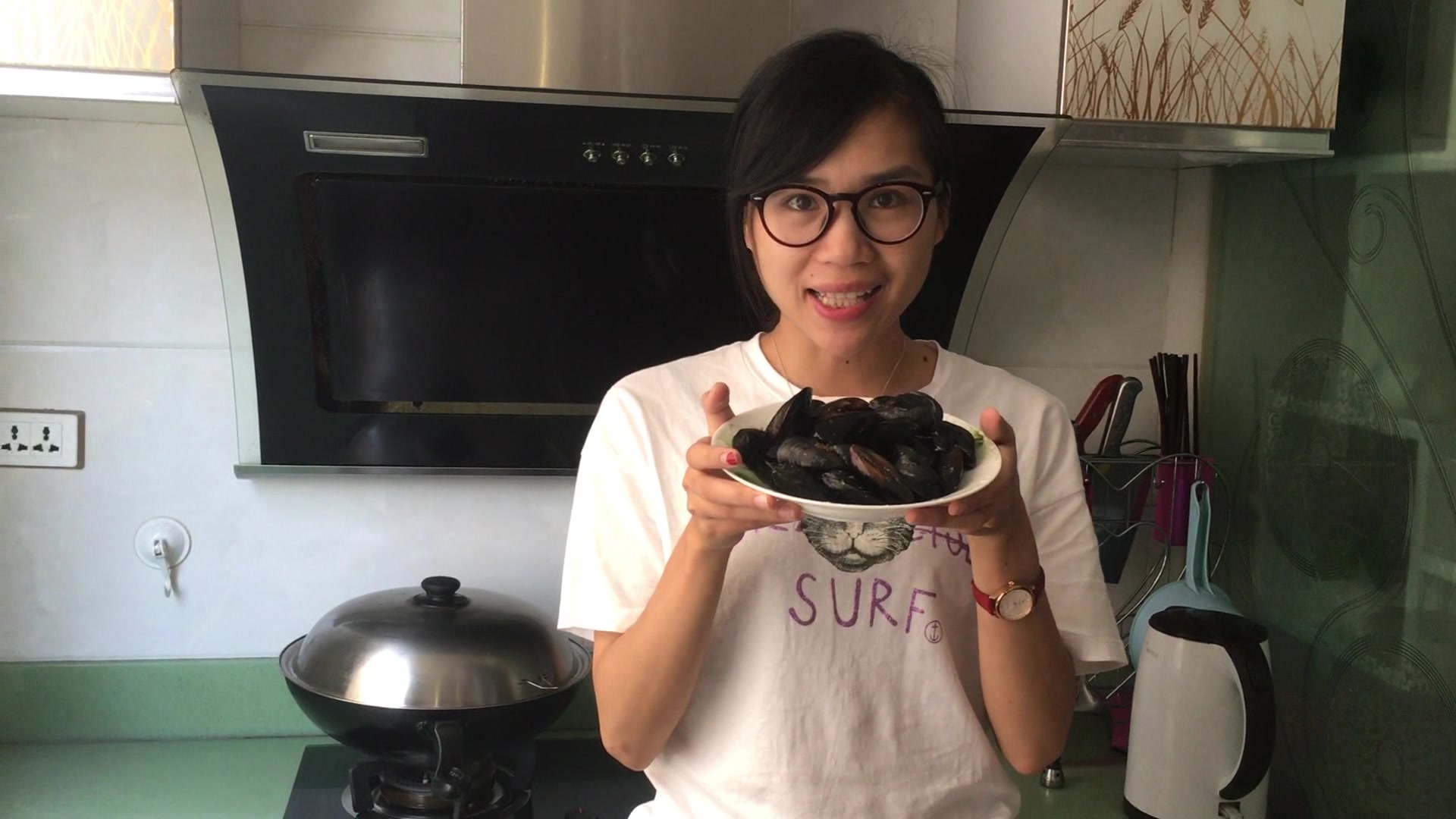 淡菜海岛人最家常的做法,越简单的菜越好吃,我家一上桌就吃完