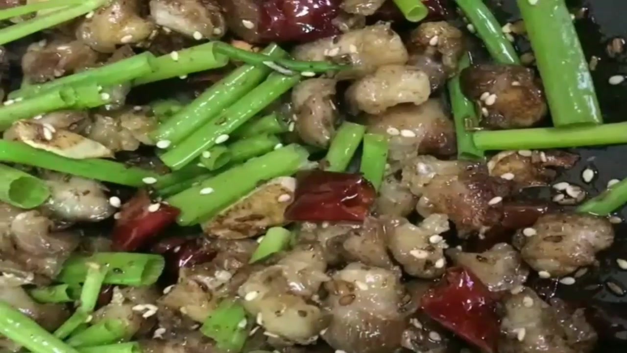 干煸孜然鸡脆骨,香辣爽口,吃起来嘎嘣脆!