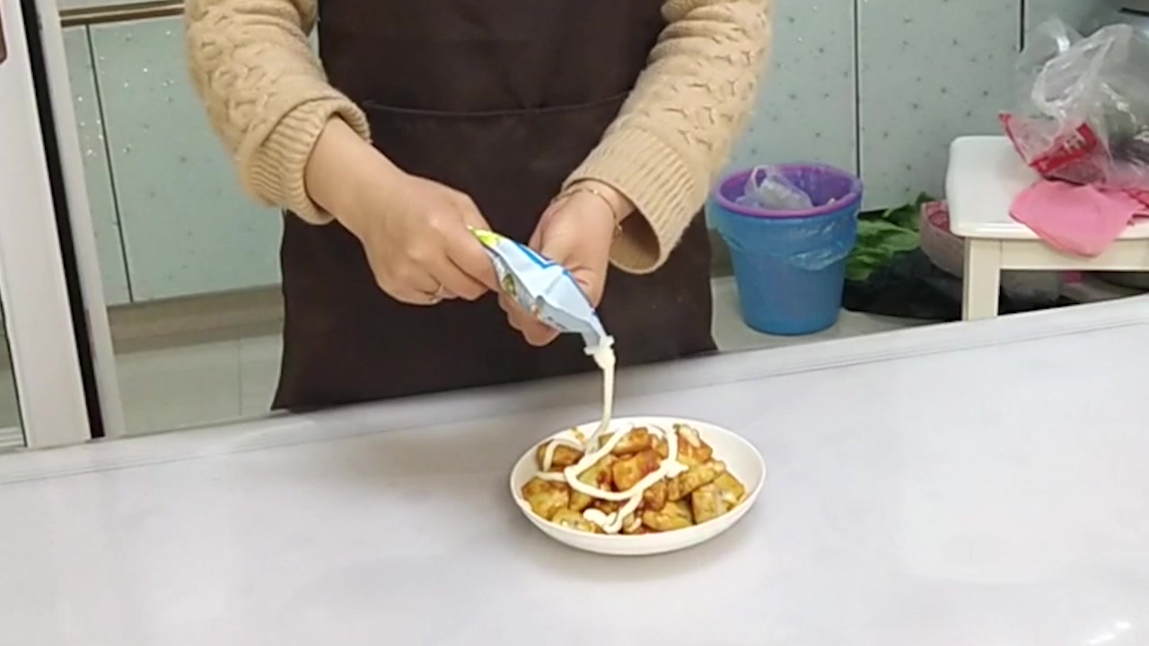 油炸臭豆腐,再来点沙拉酱,只要两步竟也能如此美味