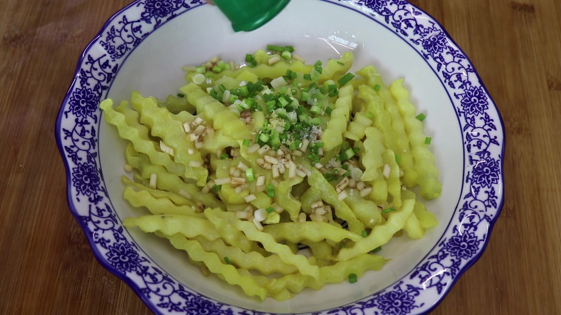 美味的街头小吃狼牙土豆,配方和做法告诉你,在家就能轻松制作