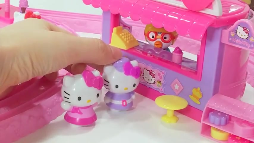 凯蒂猫和小企鹅聊天 喝饮料 真开心呀