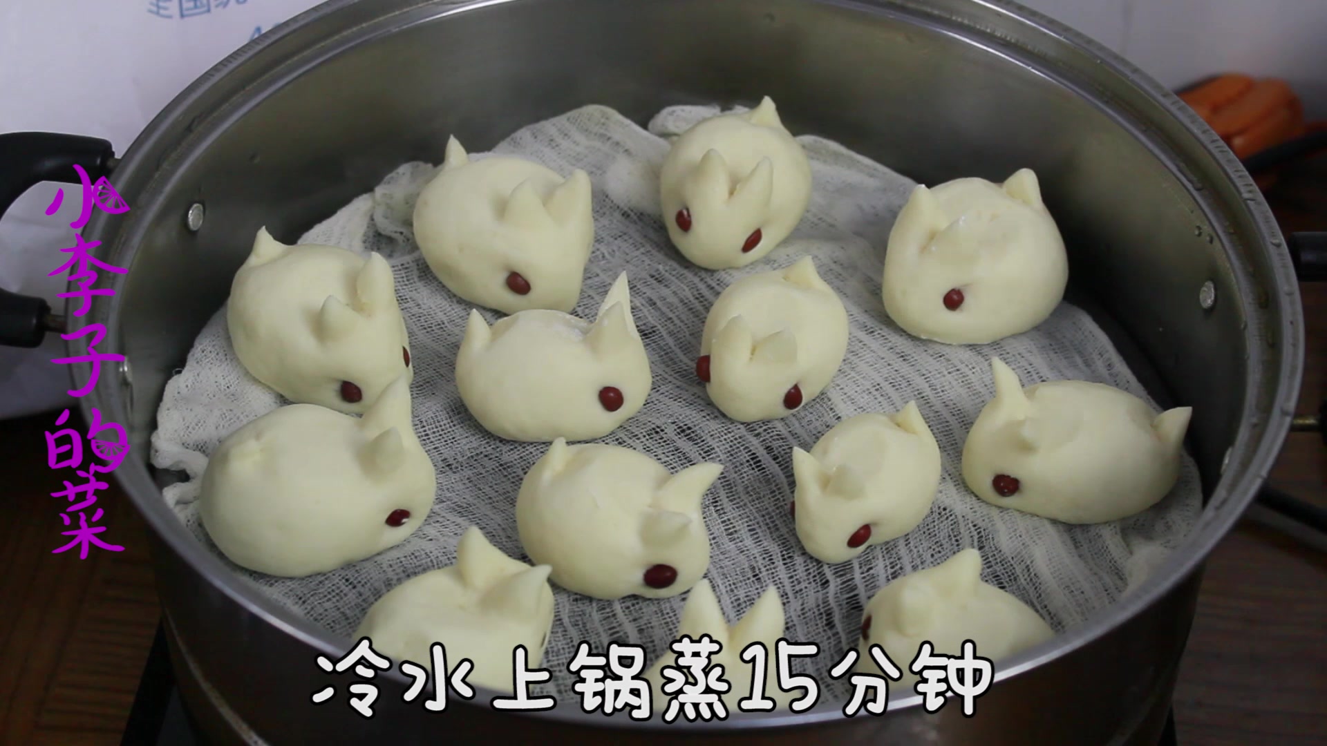 一碗白面少许红豆,教你做漂亮的小兔子馒头,香甜松软做法超简单