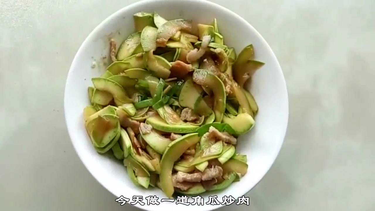 东北家常小炒角瓜炒肉 西葫芦炒肉片 简便易学 营养丰富