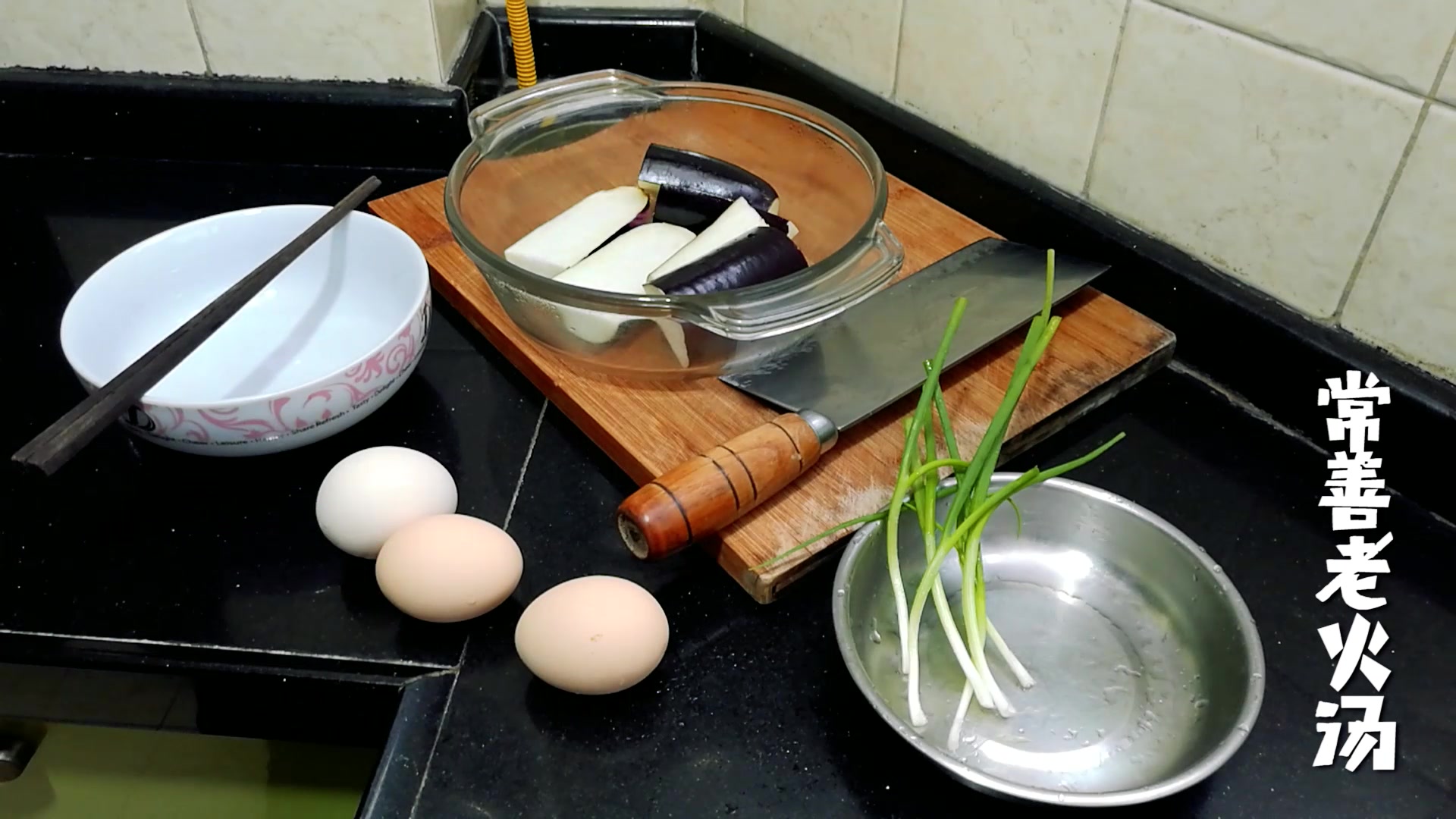 茄子炒蛋吃过吗?微波炉做菜,喜欢吃茄子的不要错过哦!