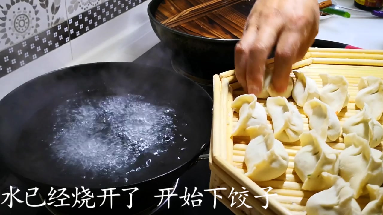 正宗家常茴香饺子,小伙调馅有技巧,一盘不够吃