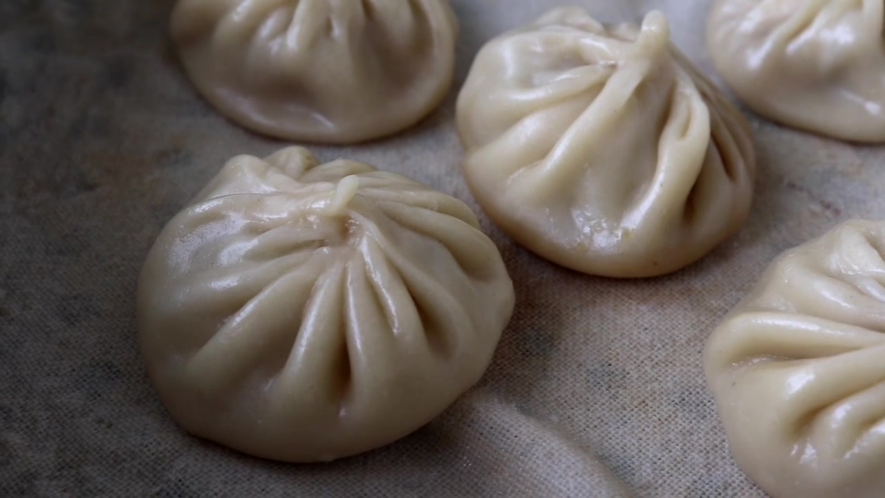 灌汤小笼包最正确的做法,小技巧教你不漏汤,不破皮,面皮劲道!
