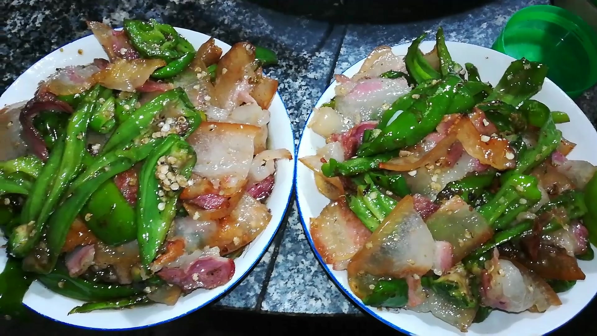 腊肉炒青椒,这才是真正让你停不下筷子的美味