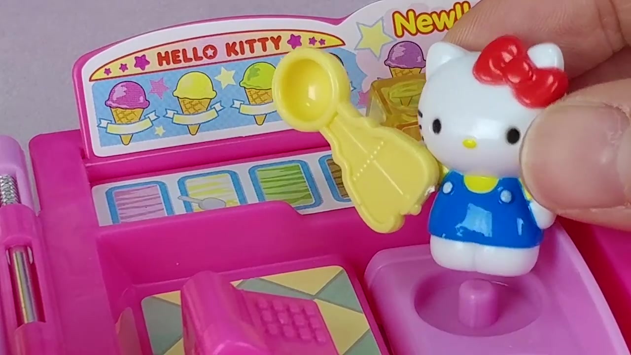 凯蒂猫爱吃冰淇淋 真高兴呀