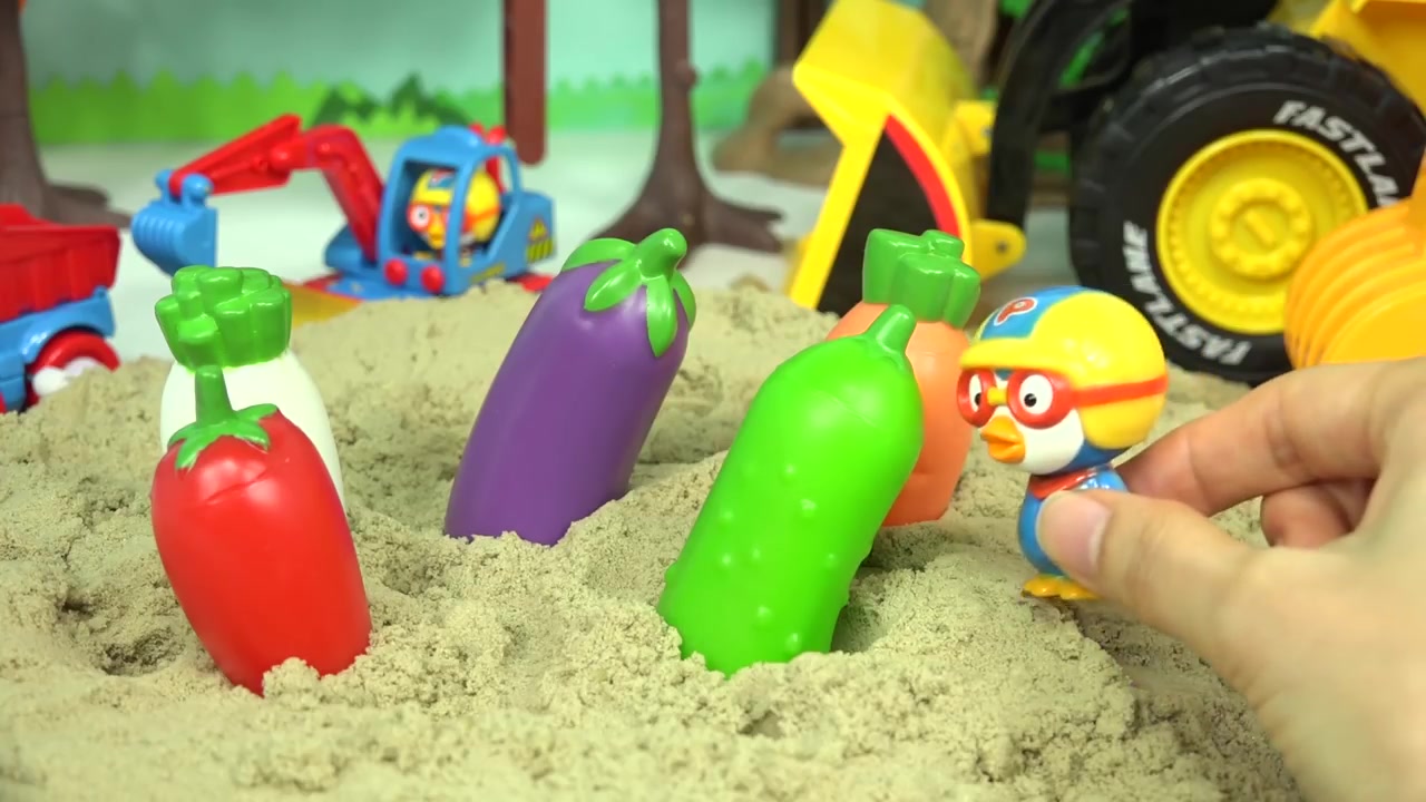 小企鹅pororo种水果和蔬菜