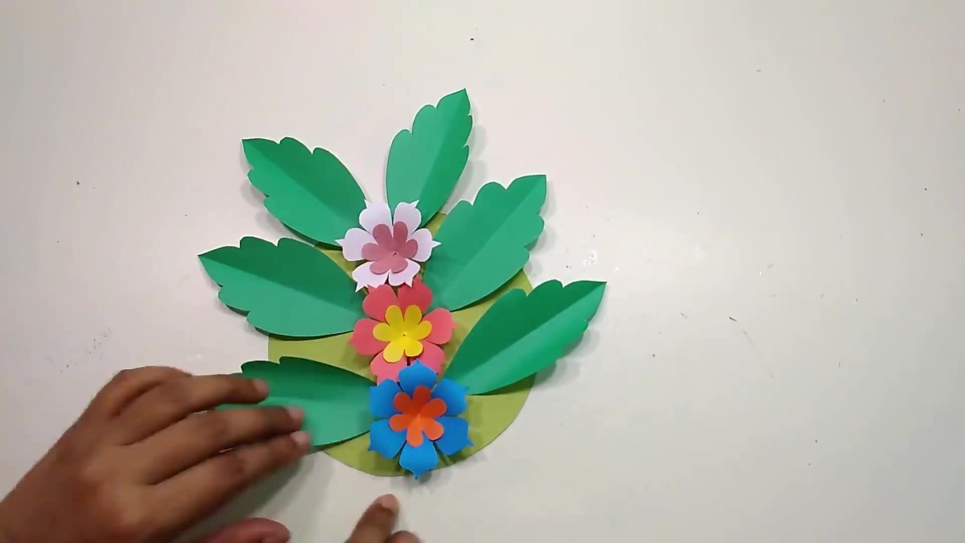 简单的制作漂亮的手工花盘,装饰家里的白墙!