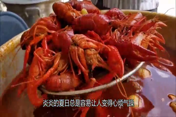 小龙虾好吃皮难剥?学会这个小技巧,快速剥虾不伤手,真实用!