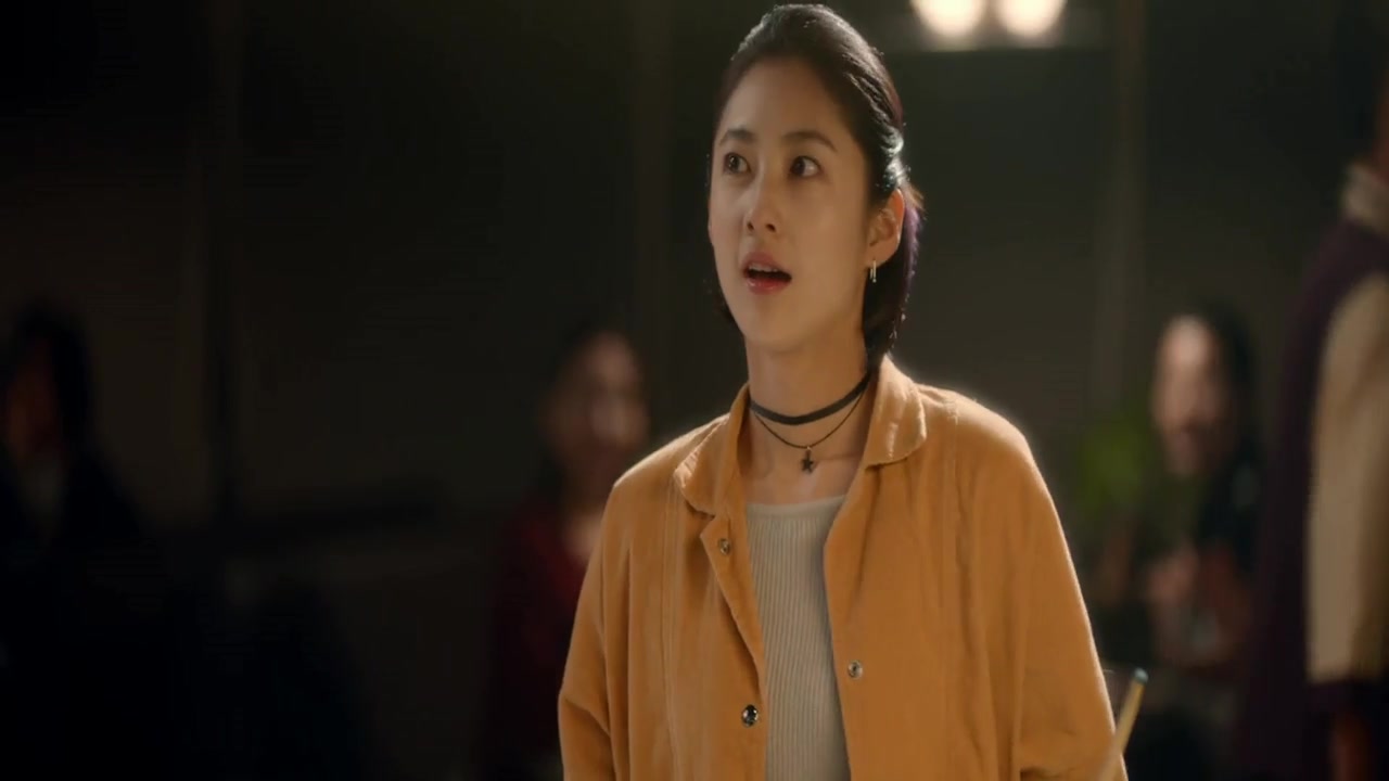 小伙子花光积蓄为女友买的礼物,比不上富帅的一块蛋糕