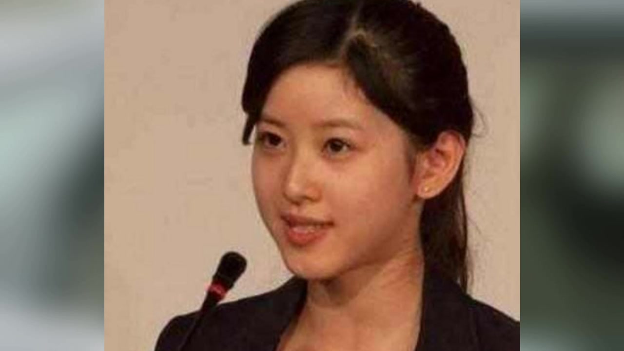 “奶茶妹妹”素颜无修图曝光,脸色暗黄有点胖,网友刘强东是脸盲