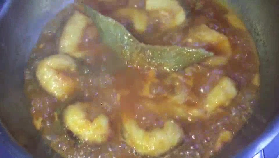 这才是真正的大厨!东北小伙炖鱼 做的比菊花盛开还美