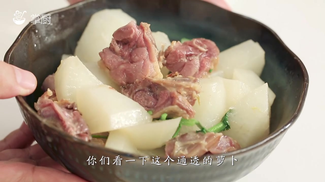 999道家常菜,萝卜炖腊鸭腿,鸭腿好吃,但大家似乎更关心用的锅