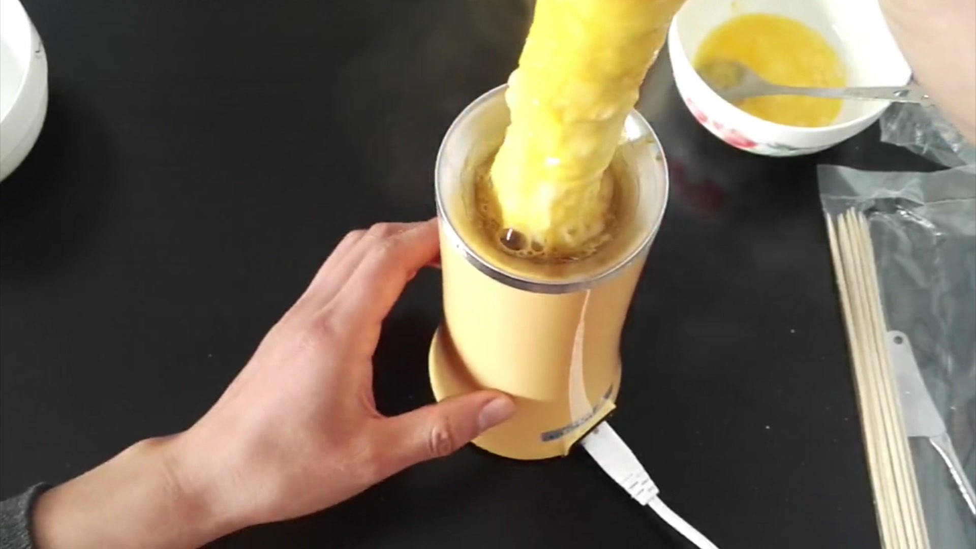 这样的鸡蛋肠你吃过吗?看到最后我笑了,可能是鸡蛋最恶心的吃法