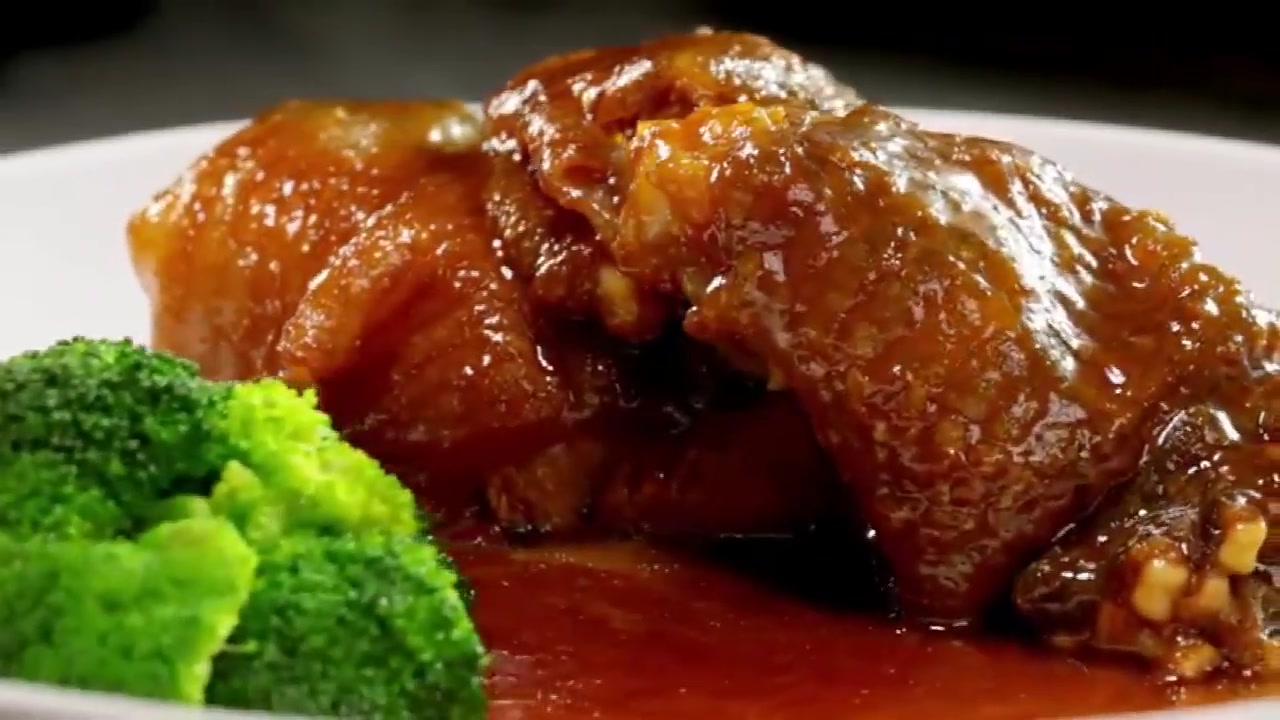 老广的饕餮盛宴,鳄鱼皮,鳄鱼尾,鳄鱼肉都已走进寻常百姓家