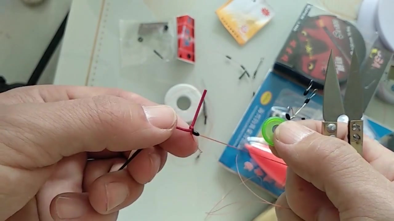 钓鱼小技巧:最结实的鱼竿主线与鱼线打结方法,学会了你就是高手