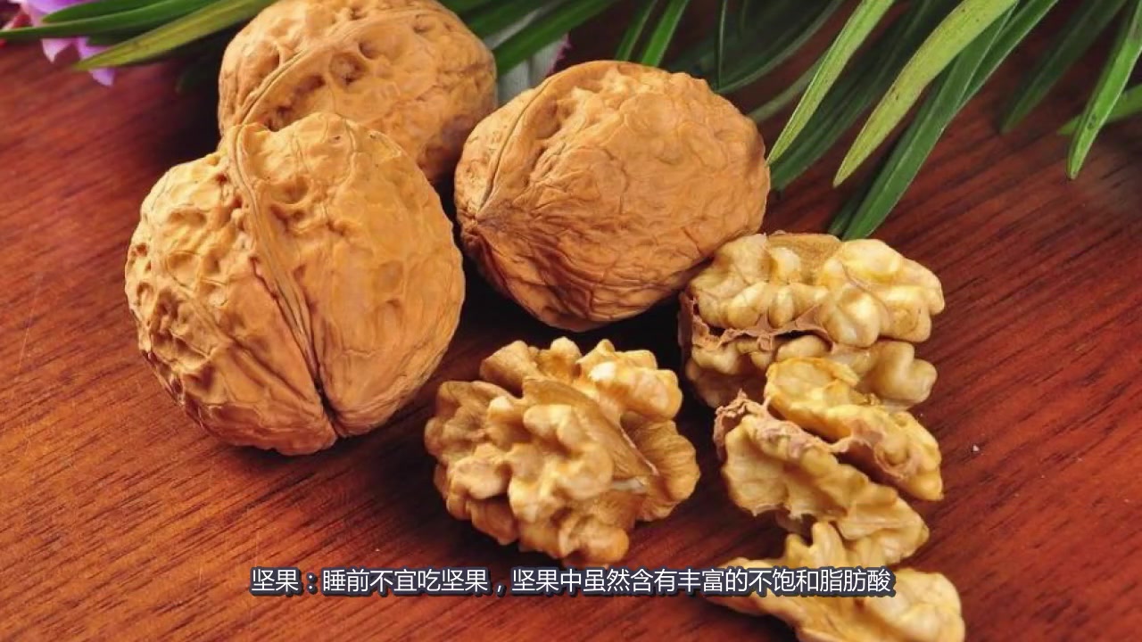 睡眠不好睡前就别再吃这几类东西,会刺激胃液分泌不易入睡还上火