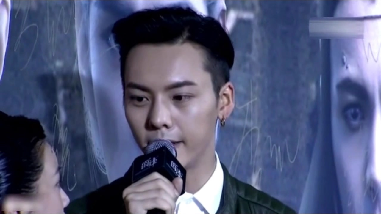 陈伟霆晒爸妈年轻旧照 网友:基因强大爸爸帅妈妈有气质