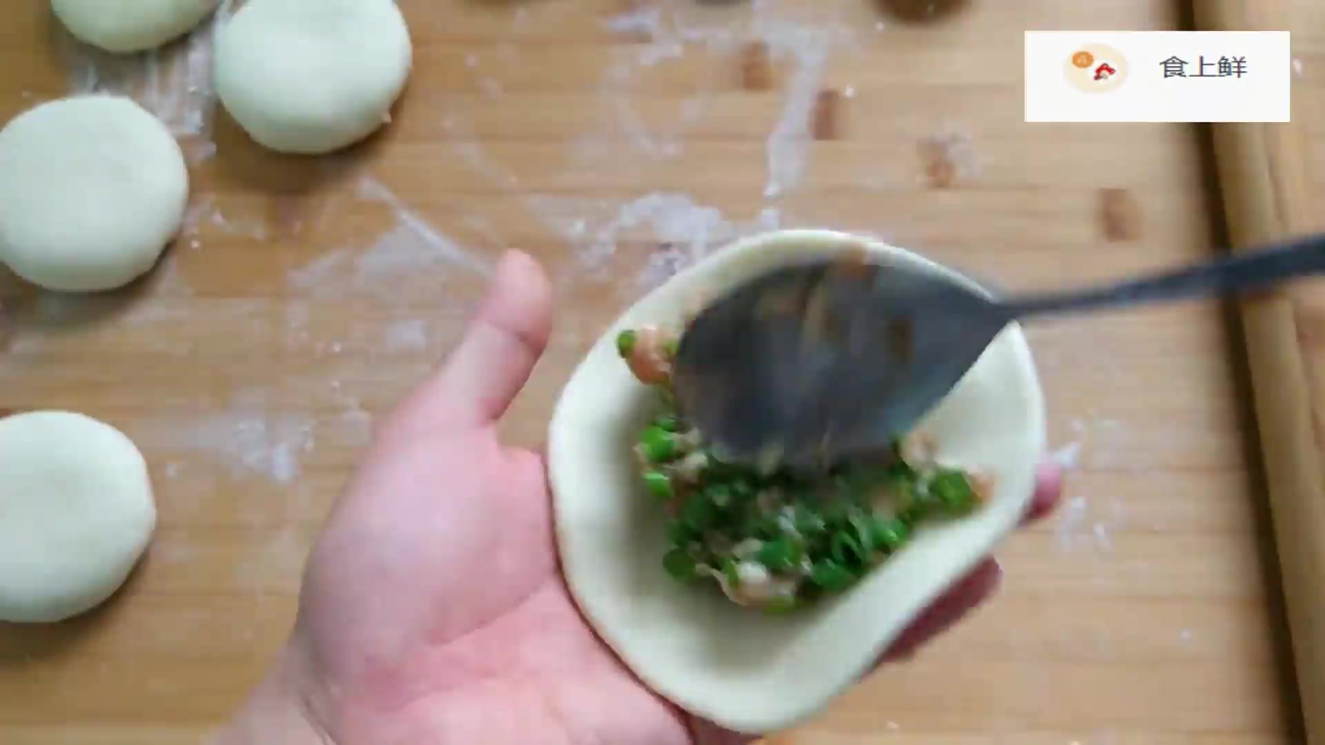 不发面不饧面,饼皮柔软,豇豆肉馅饼的做法