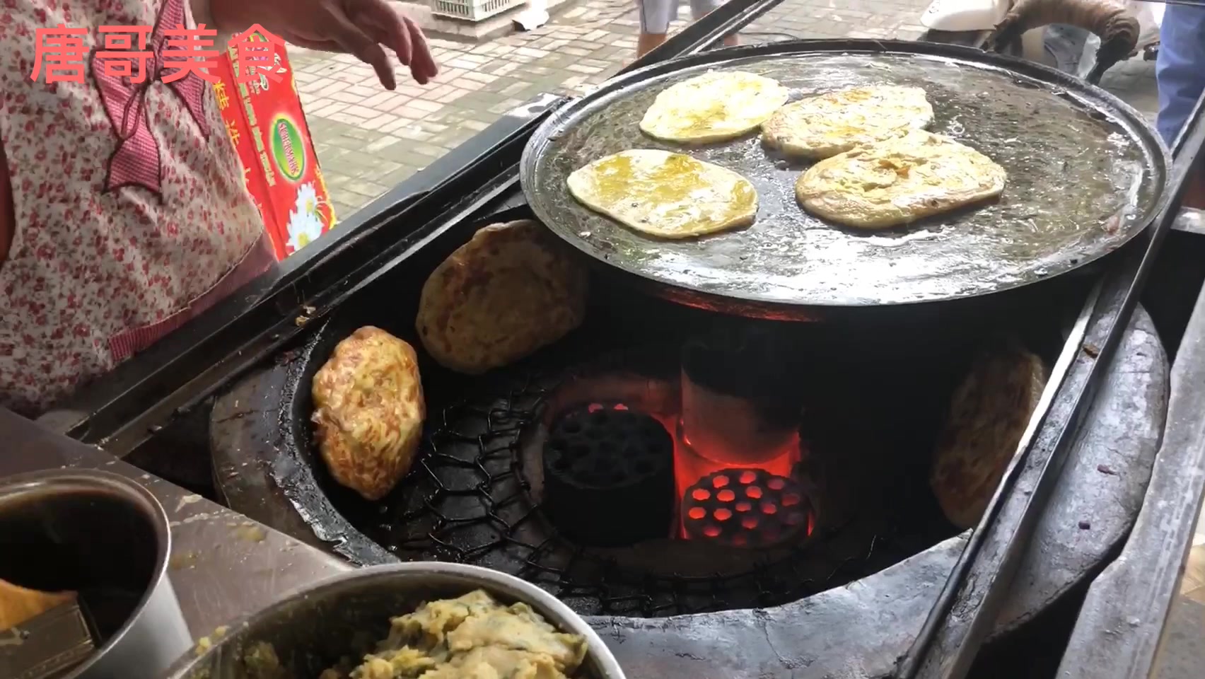美食:安徽定远街头特色小吃油酥饼两口子一天能卖一千多元