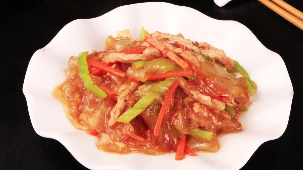 美食教学丨凉菜经典!凉拌凉皮!这种做法超级简单!