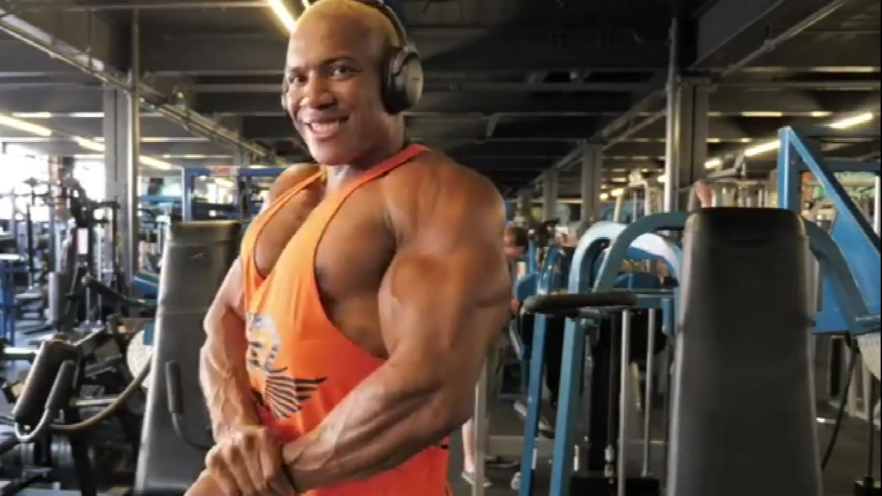 爱健身的肌肉男,这身材绝对令人羡慕不已