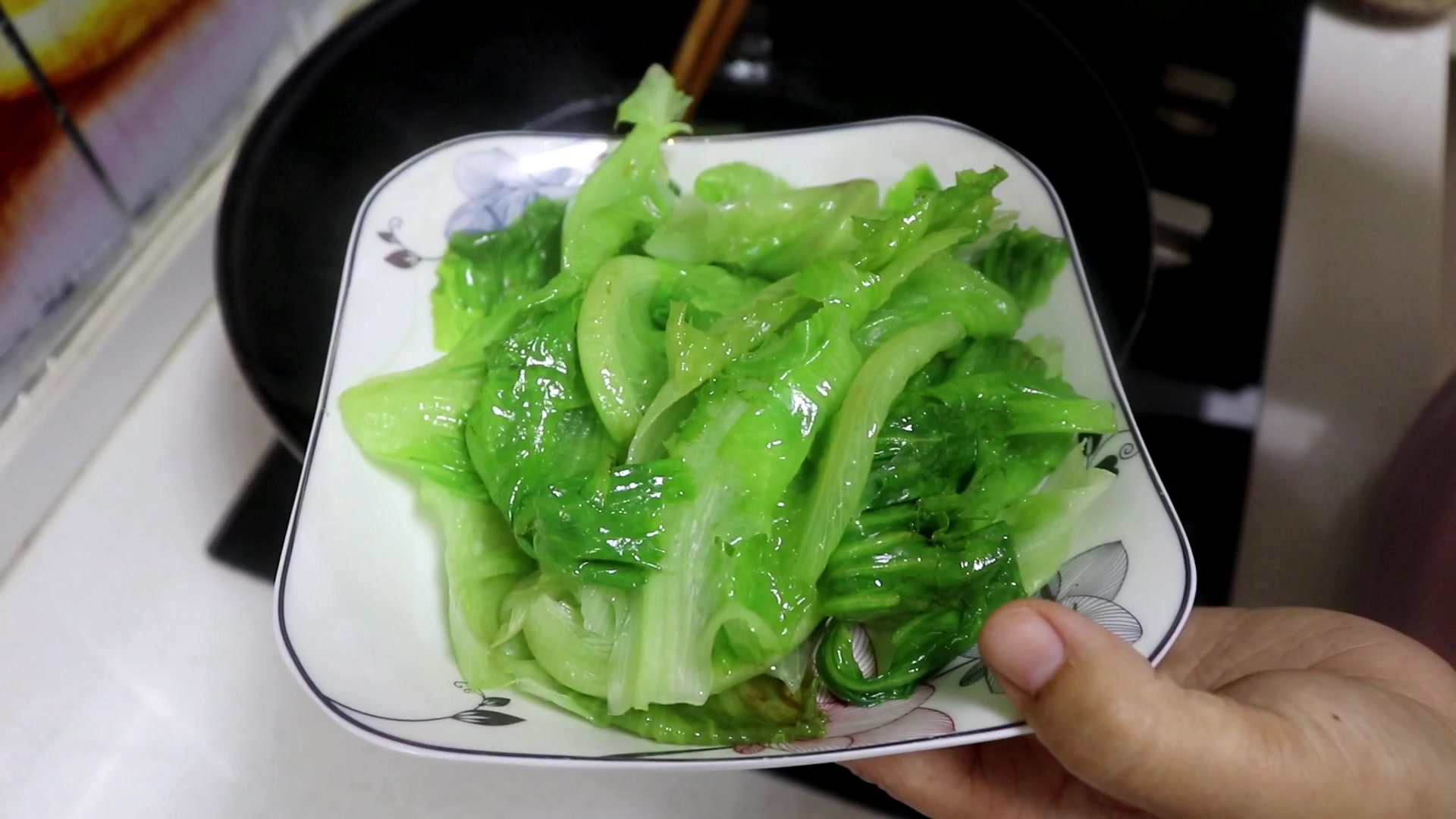 大鱼大肉吃腻了,来一道生菜蘸酱,润润胃