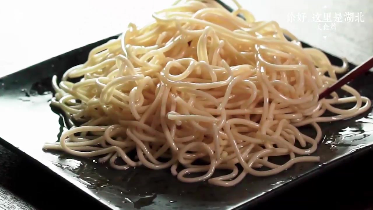「你好,这里是湖北之美食篇」这是一碗前所未见的热干面
