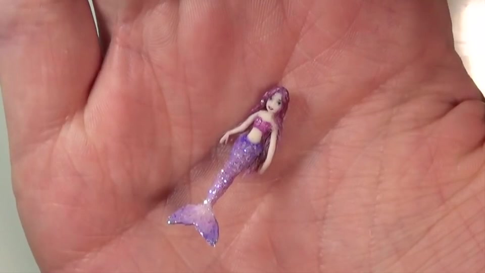 创意DIY,手工达人用粘土给芭比娃娃做了个迷你美人鱼娃娃,美翻