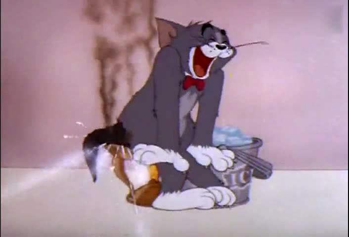 汤姆尾巴着火了,还点烟耍帅,老是尾巴受委屈,倒放是啥样?