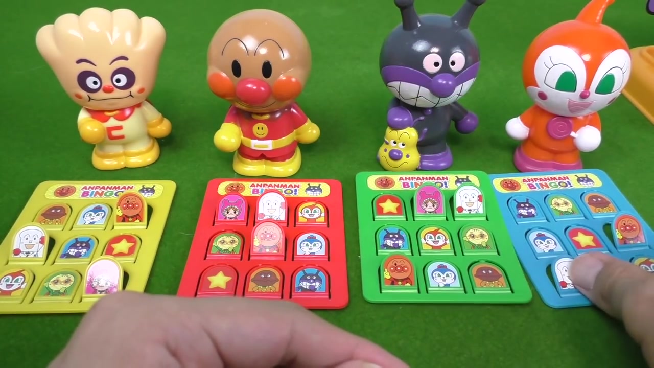 面包超人旋转玩具,认识面包超人角色!