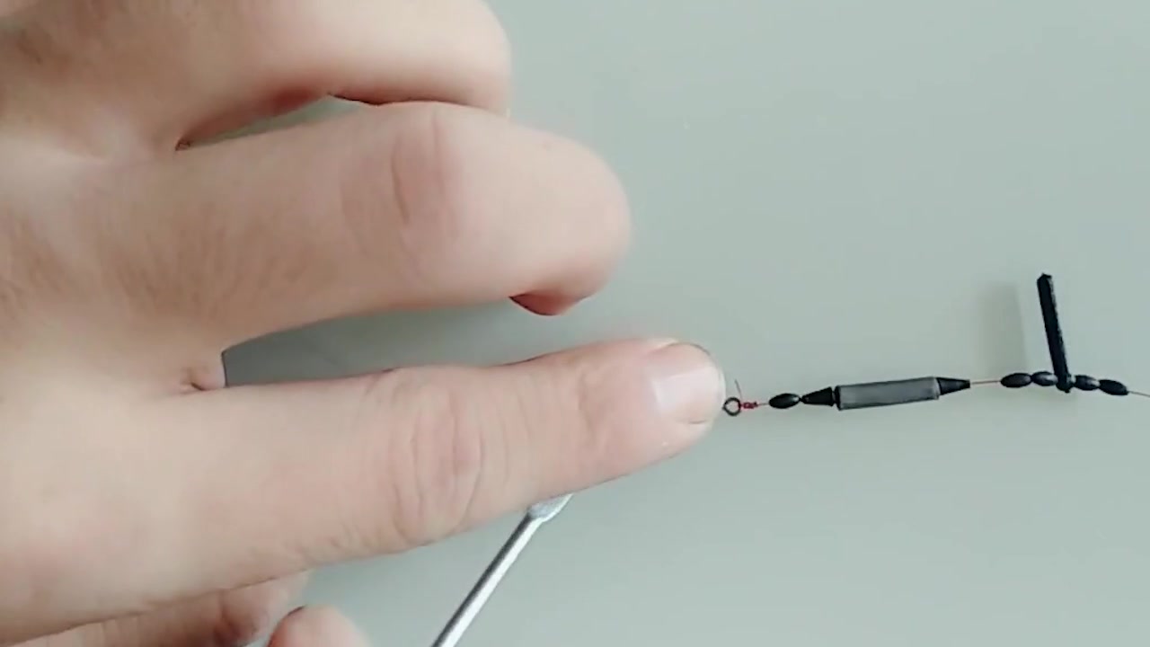 钓鱼小技巧,教你如何避免鱼线缠绕,这个技巧很好学!