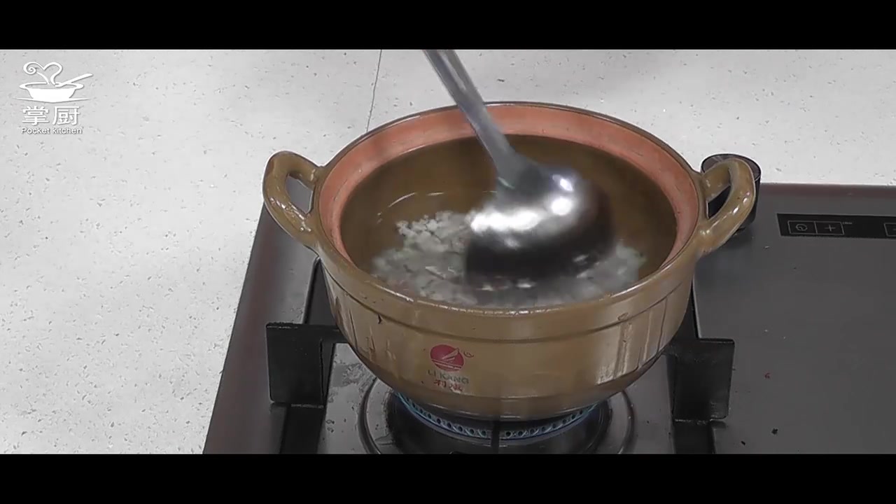 这道汤集合有多种蔬菜,不但色彩亮丽,而且营养丰富,口味清甜