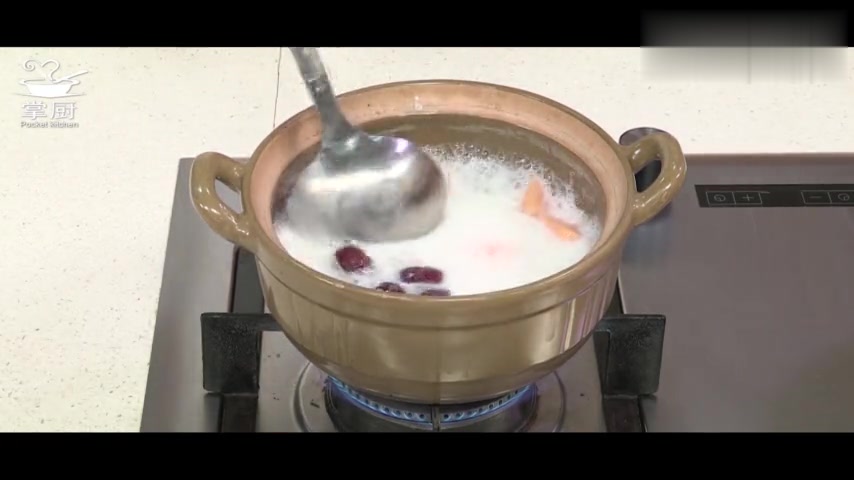 美女一定要学学这道菜哦!雪蛤木瓜甜汤,身材棒棒的哦!