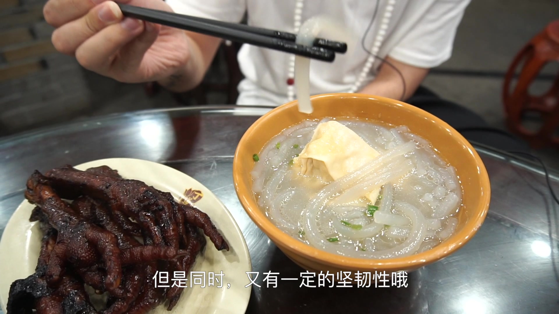 在湖州,感受被流行了一百年的小吃“丝粉头”所支配的恐惧……