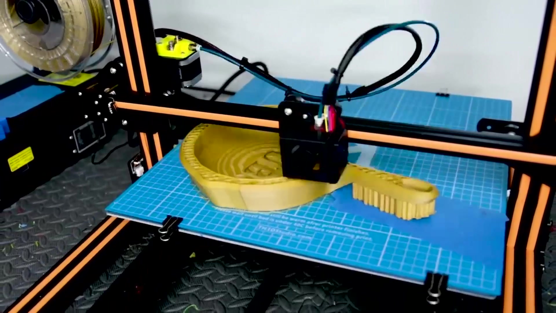 吃鸡玩家厉害了,在家自制平底锅,这不是传说中的黄金锅吗?