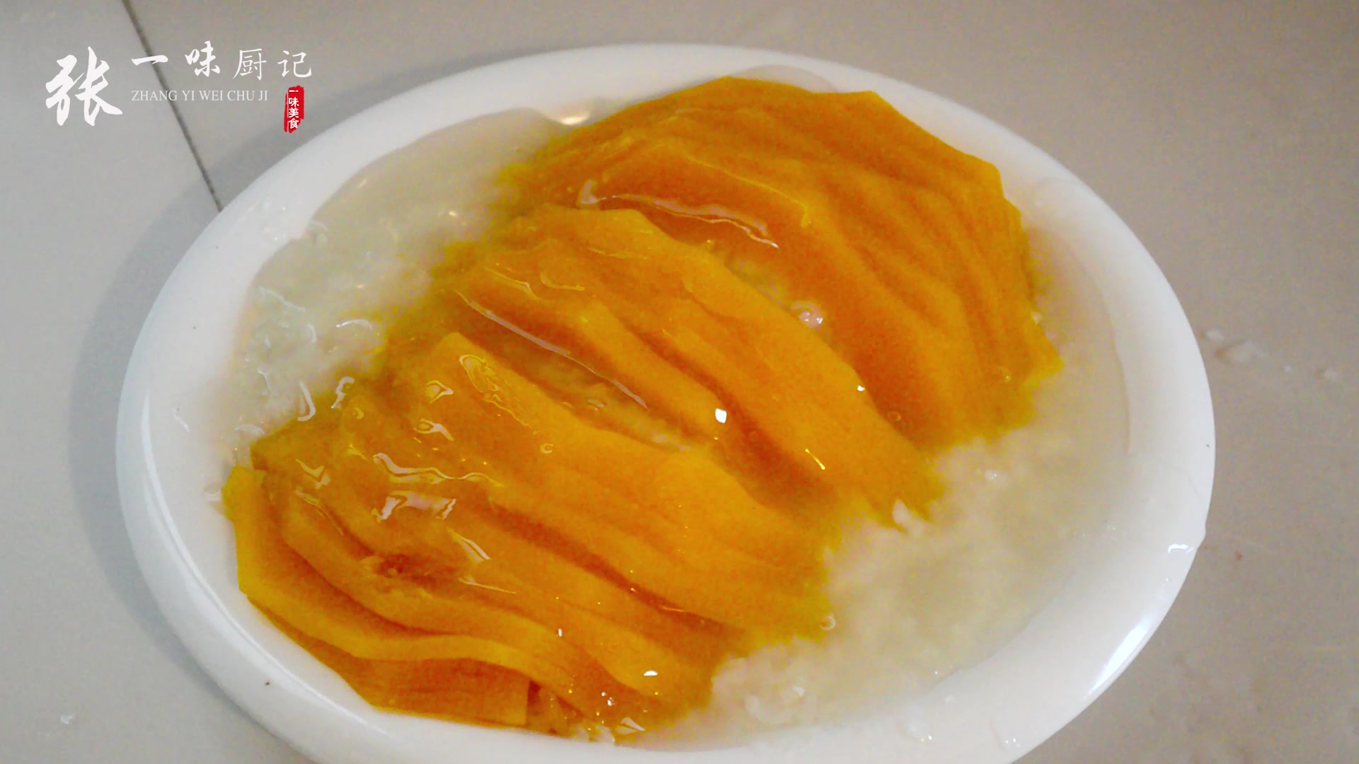 一块南瓜,一碗糯米,这样简单的一蒸,软糯香甜,一大盘也不够吃