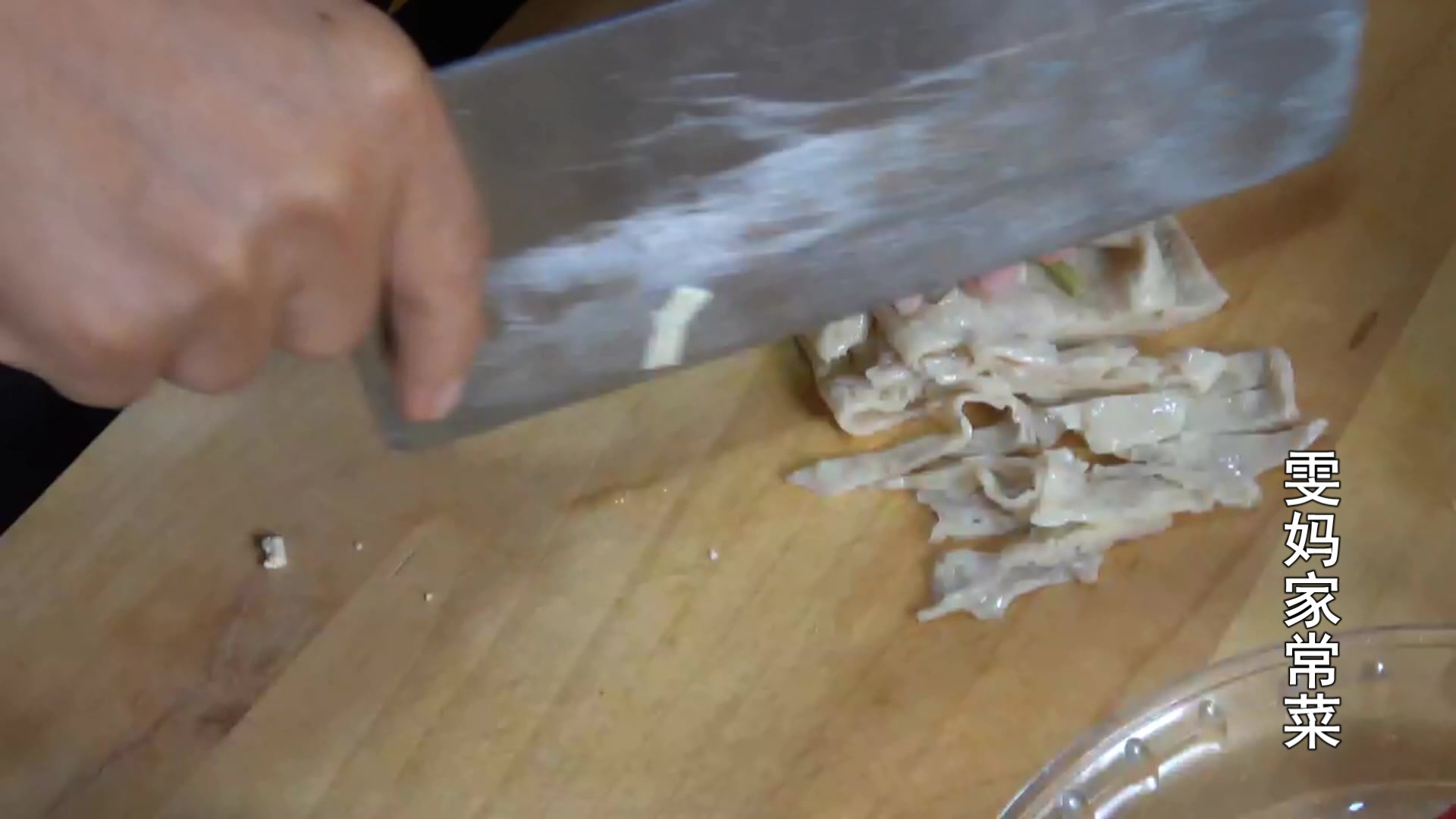 不一样的胡辣汤 不一样的味道 配上最爱吃的油馍头 一顿能喝三碗