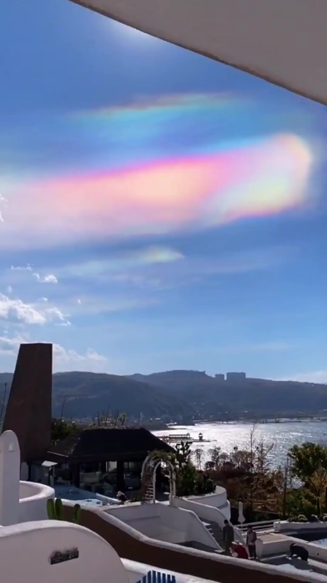 为啥大理丽江轮番现七彩祥云和罕见斗笠云?